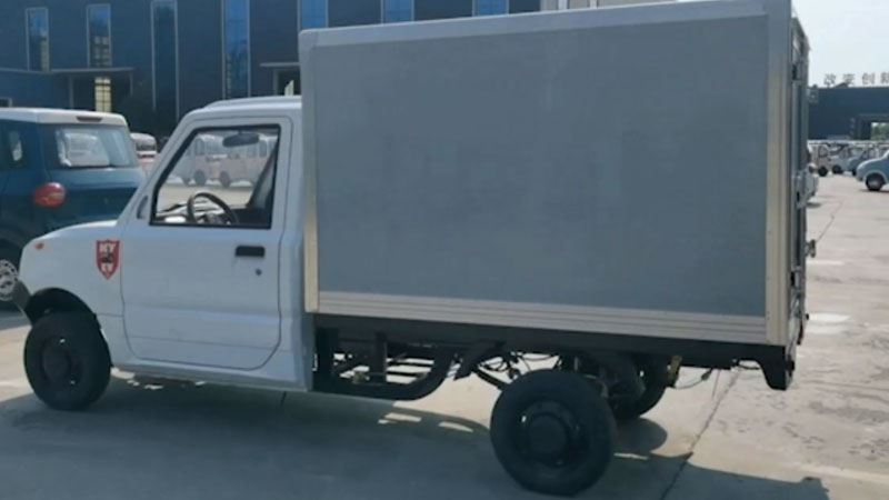 Furgoneta pick up eléctrica con caja refrigerada